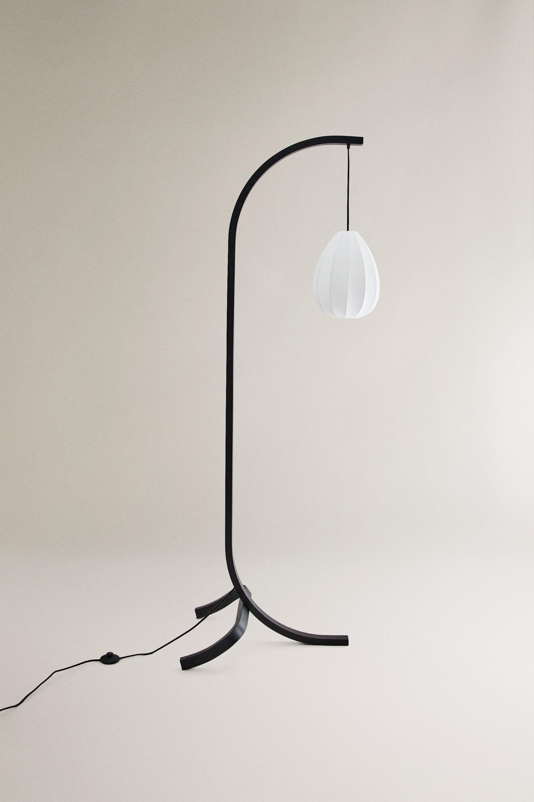 WOODEN FLOOR LAMP